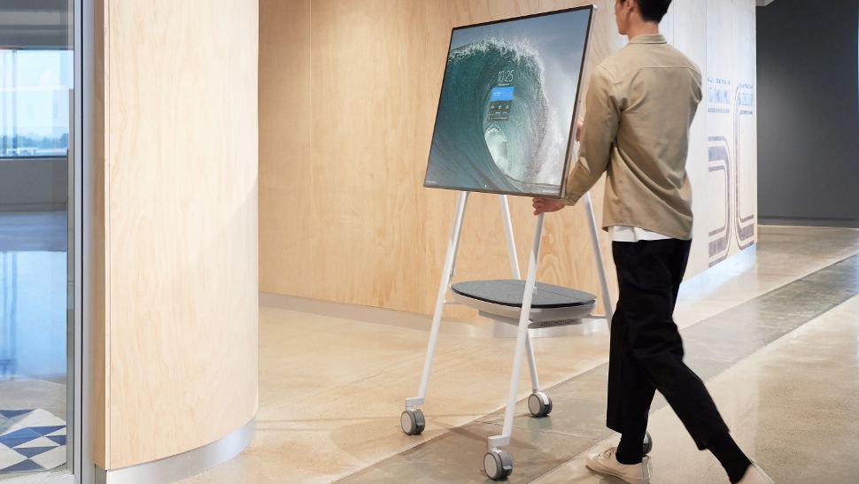 Dzięki Microsoft Surface Hub 2S możesz przenieść swoje spotkanie do biura