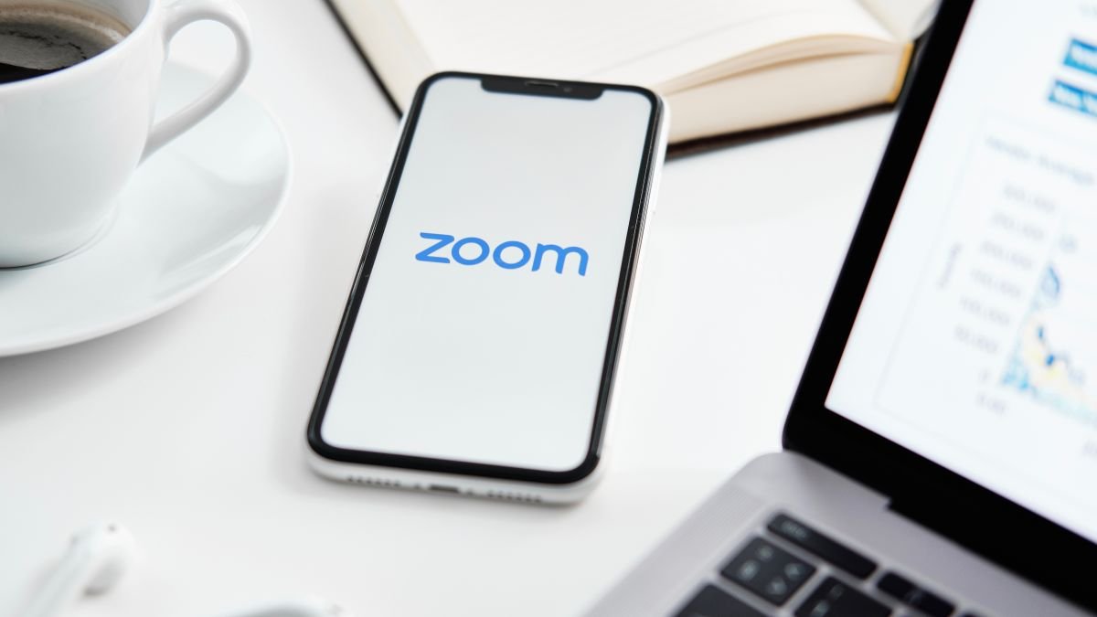 Les pirates de l'air de l'application Zoom interrompent les appels avec des images pornographiques et haineuses