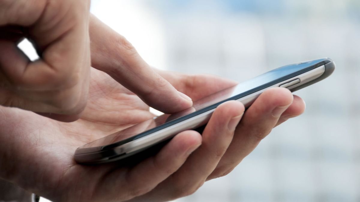 Un'app Android falsa trasforma i telefoni delle vittime in ripetitori di SMS