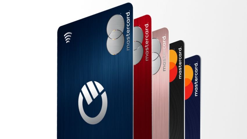 Curve suit Apple avec d'innombrables nouvelles cartes de crédit en métal