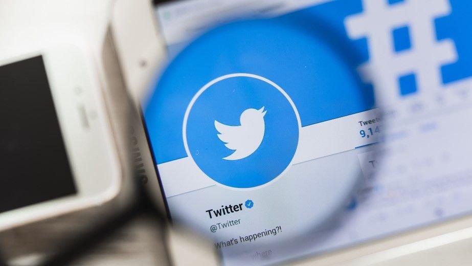 วัยรุ่นในสหรัฐฯและอังกฤษถูกจับกุมในการเชื่อมต่อกับการแฮ็ก Twitter