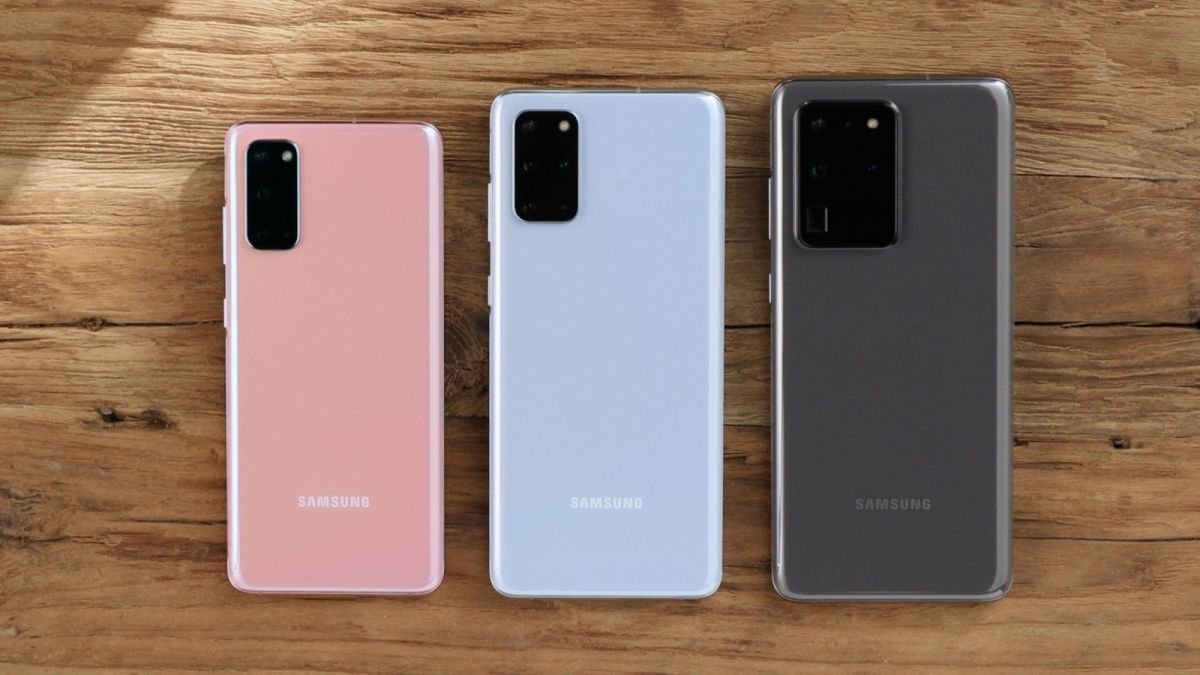 Enorma Samsung Galaxy S21 läckagefodral i nästan alla specifikationer