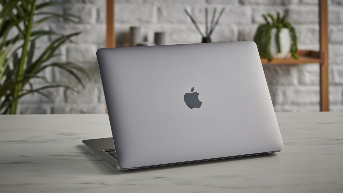 Apple M1 MacBooks détruit la tablette Surface Pro X de Microsoft dans de nouvelles références
