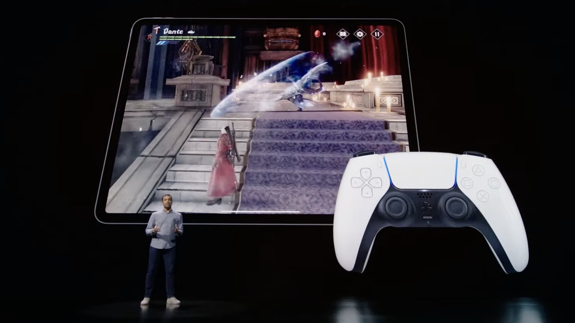 Eine Apple-Präsentation, die das iPad Pro zeigt, das Devil May Cry spielt und mit einem PS5 DualSense-Controller verbunden ist