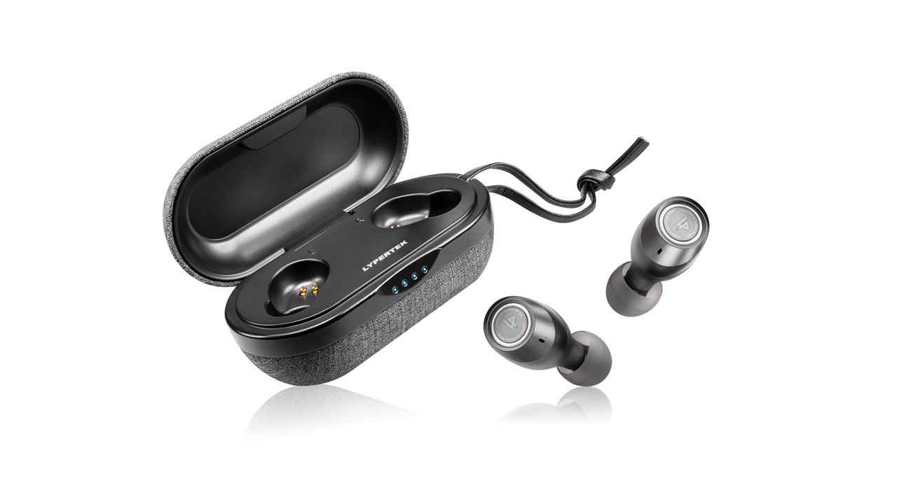 Los verdaderos auriculares inalámbricos Lypertek pureplay Z3 se derraman fuera de su estuche de carga
