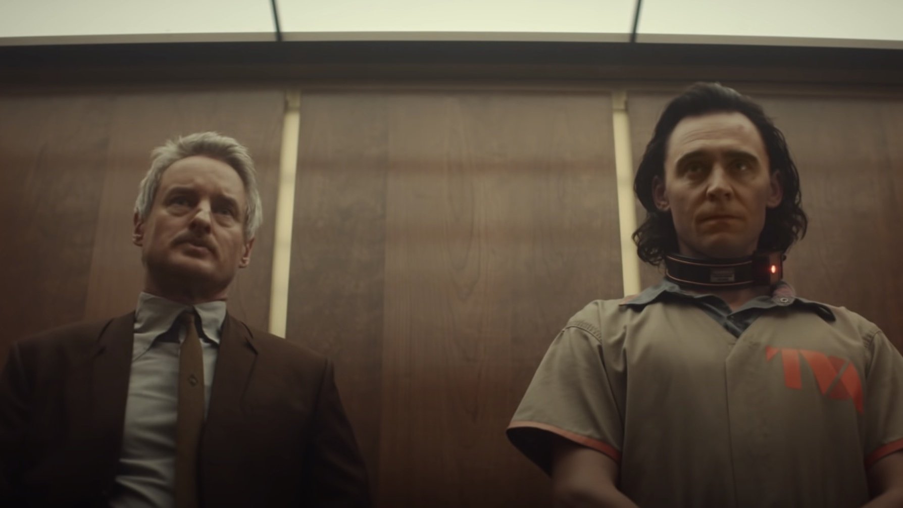 Mobius, gespielt von Owen Wilson, und Loki, gespielt von Tom Hiddleston, befanden sich in einem Aufzug.