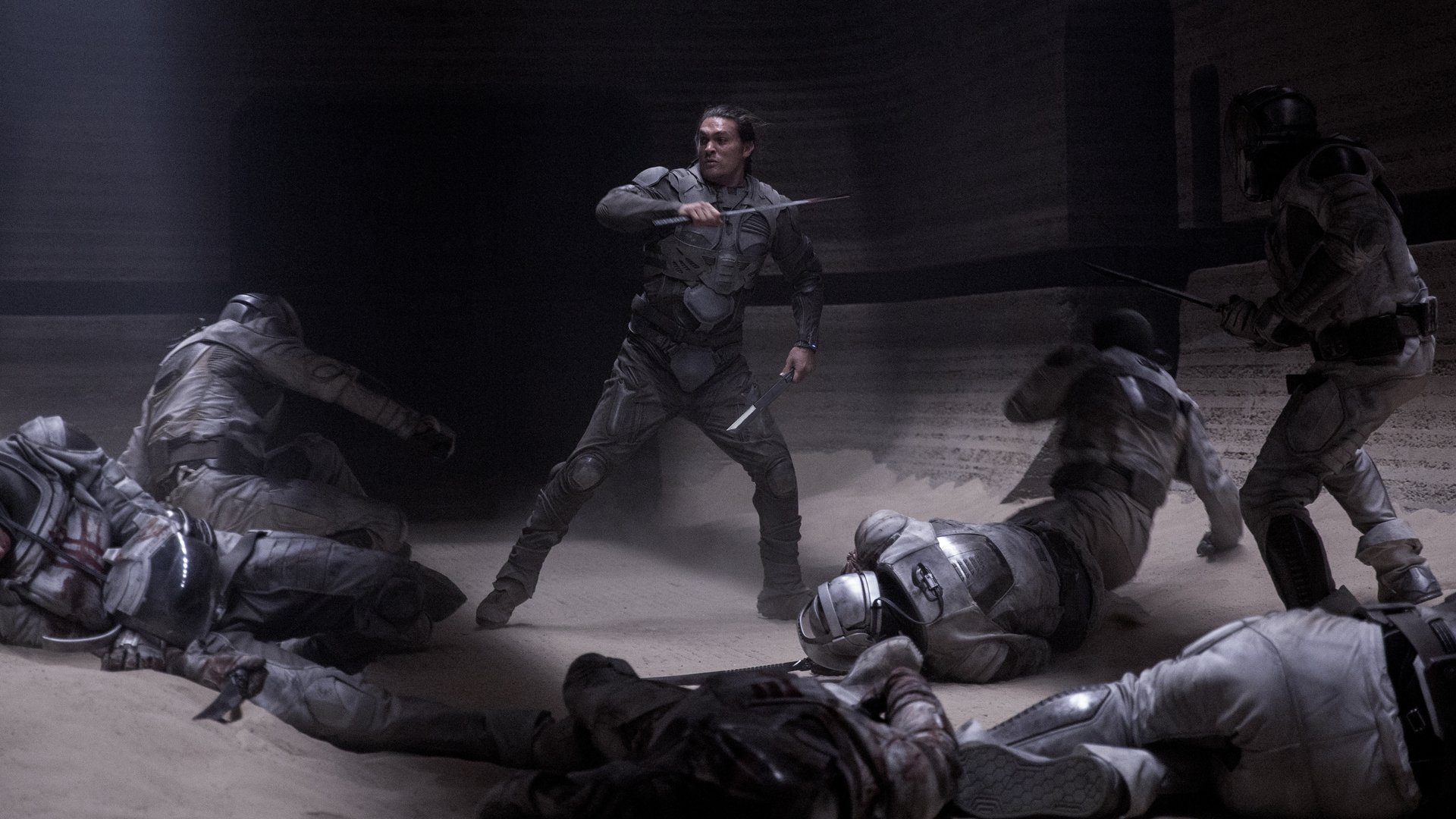 Duncan Idaho de Jason Momoa se enfrenta a varios enemigos en Dune fight
