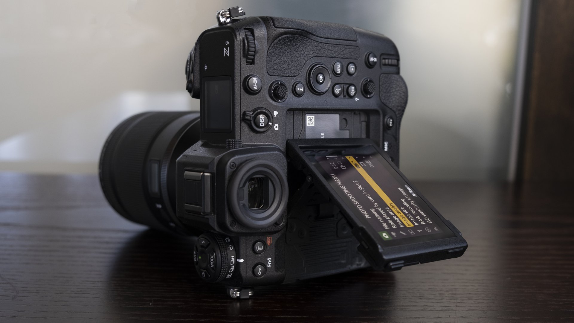 Наклонный дисплей Nikon Z9