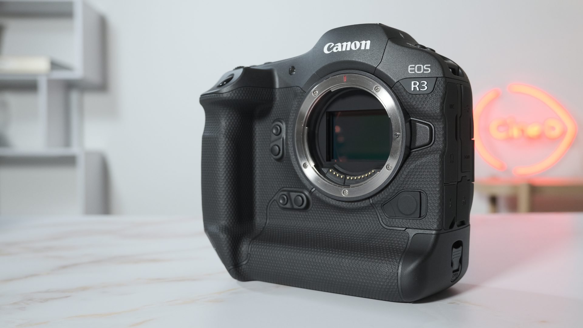 Według Camera Giant Canon EOS R3 może nie być dostępny wcześniej niż w połowie XNUMX roku
