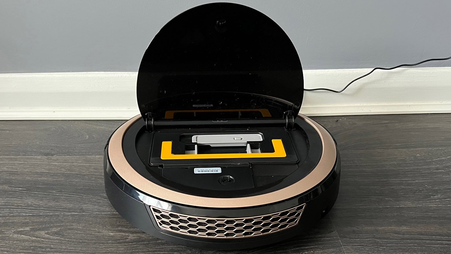Il Miele Scout RX3 Vision HD con il coperchio aperto e il contenitore della polvere a vista