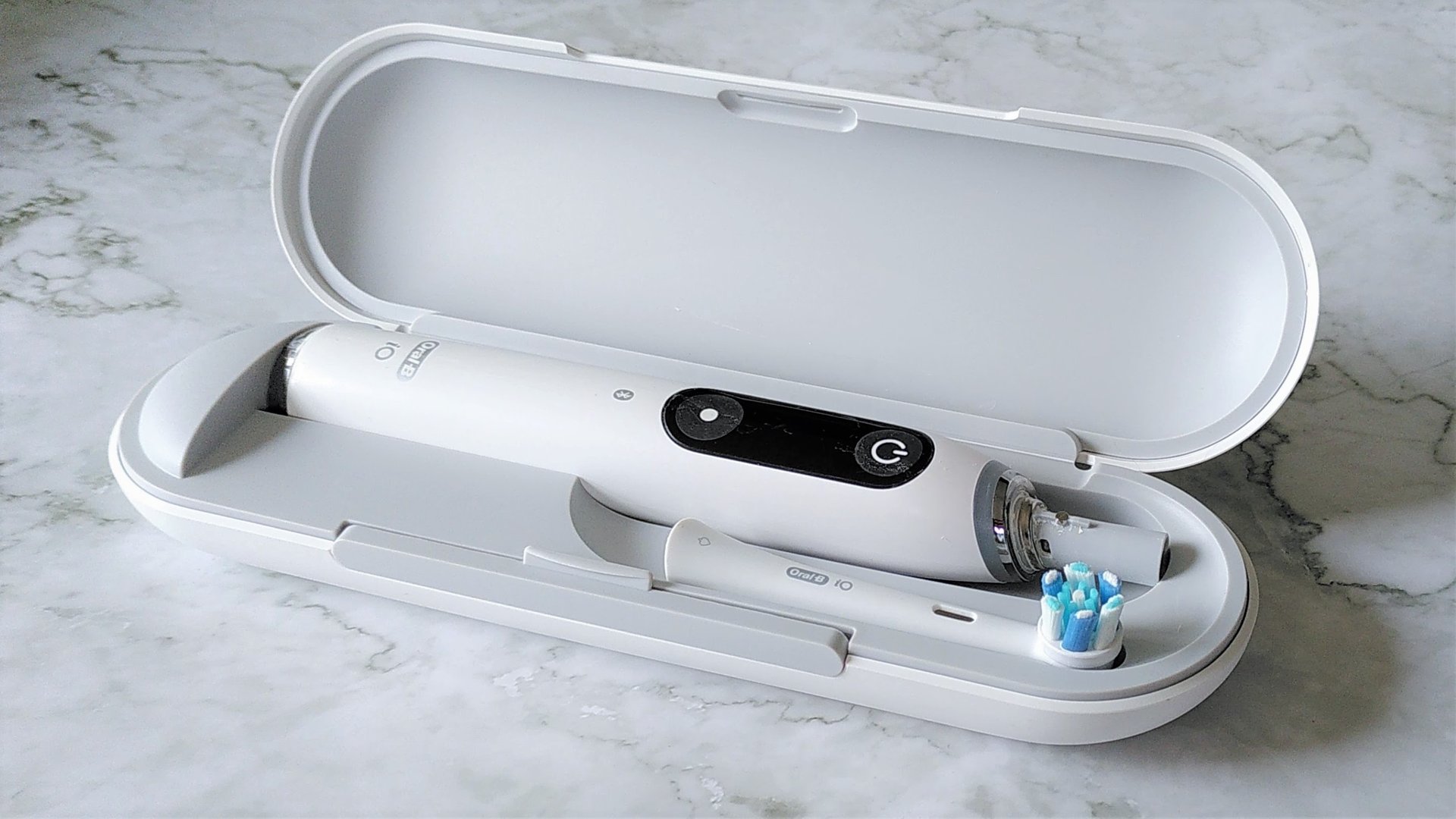 Oral-B iO Serie 9 elektrische Zahnbürste mit Ladebox