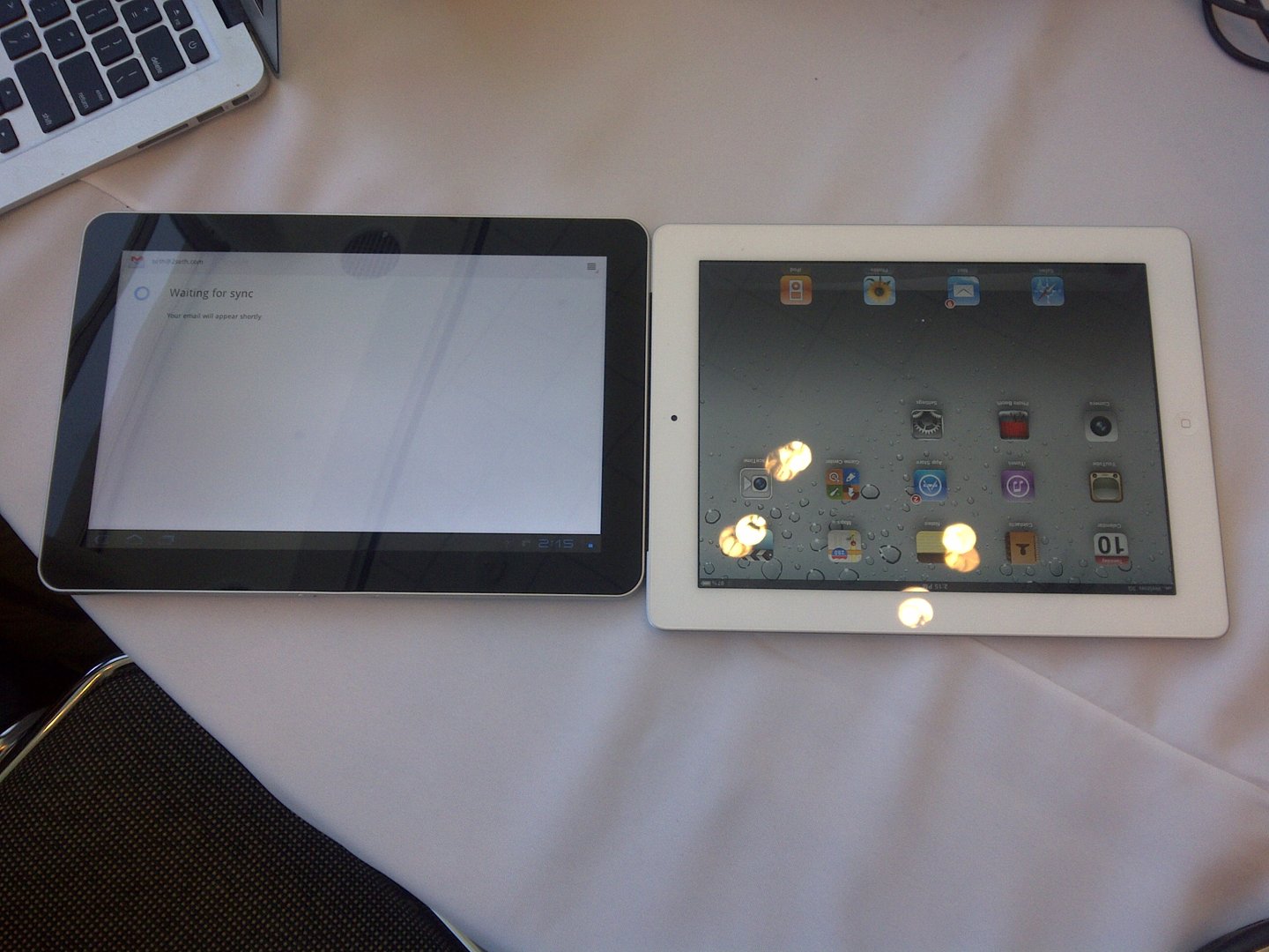 BlackBerry PlayBook และ iPad