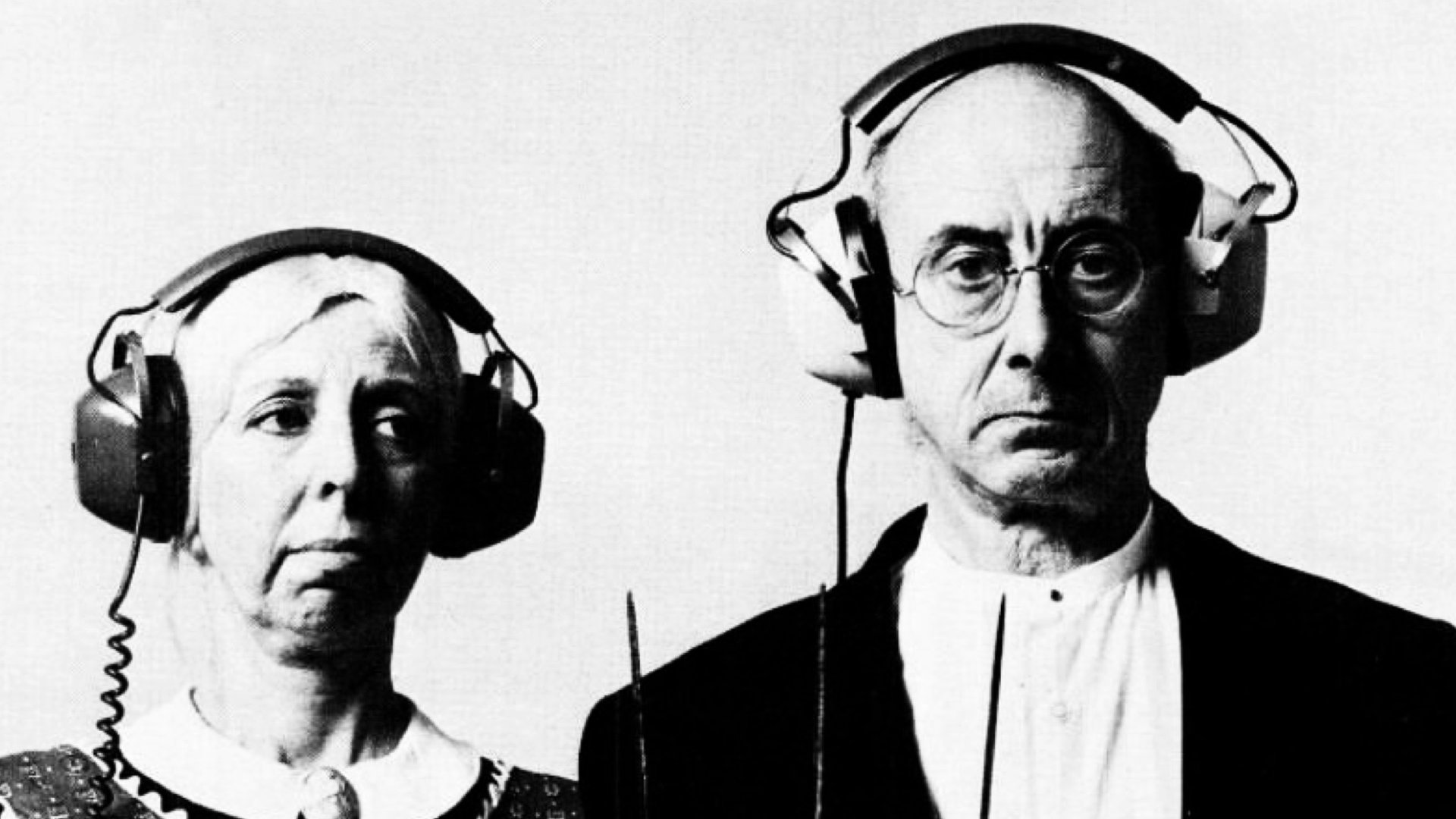 eine RCA 197-Werbung, die zwei Personen zeigt, die Kopfhörer tragen