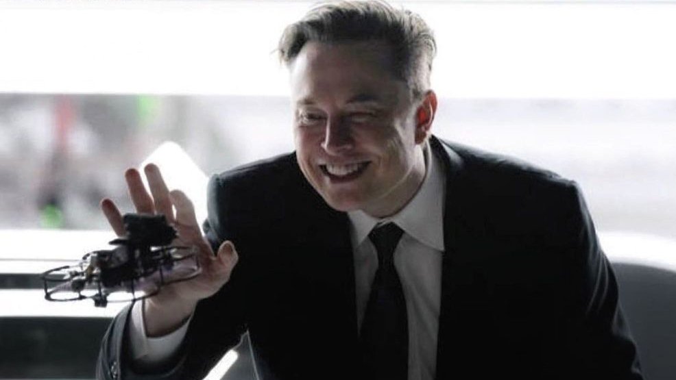 Elon Musk says hello to a small FPV drone