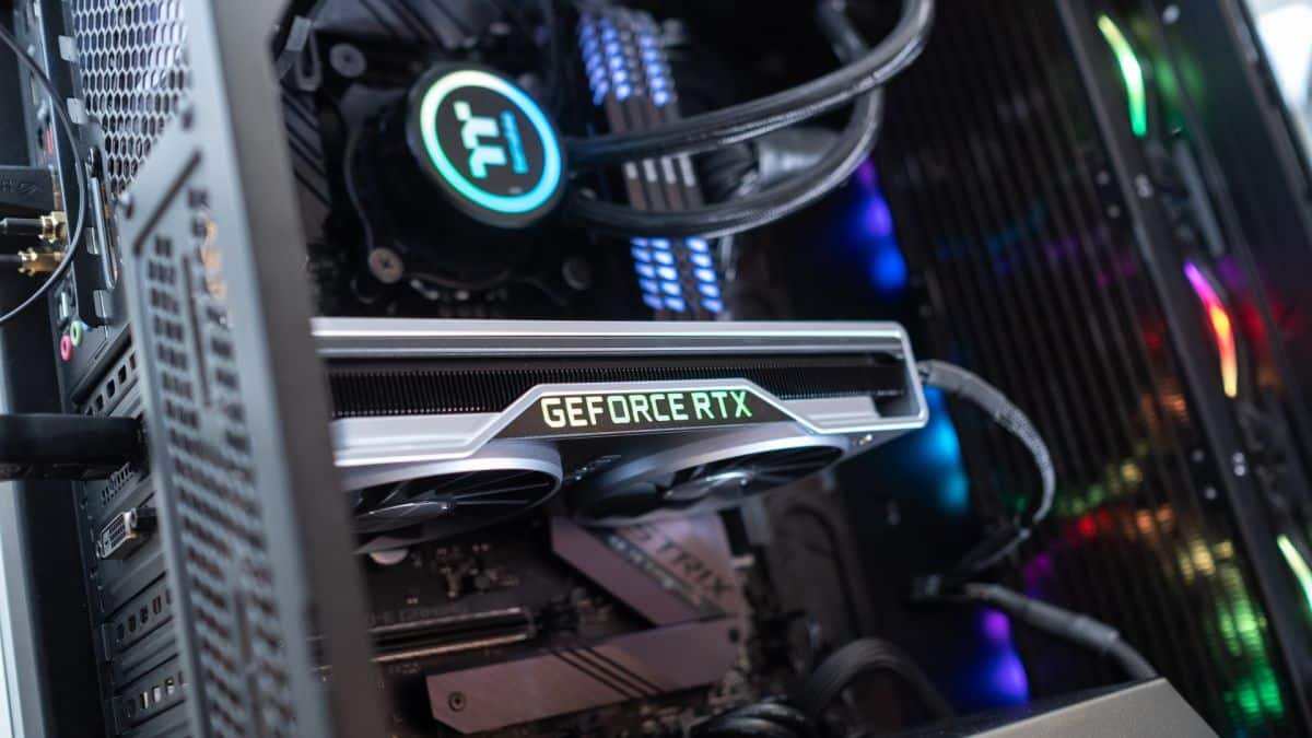 Nvidia устраивает AMD с ее «превосходными» драйверами графического процессора