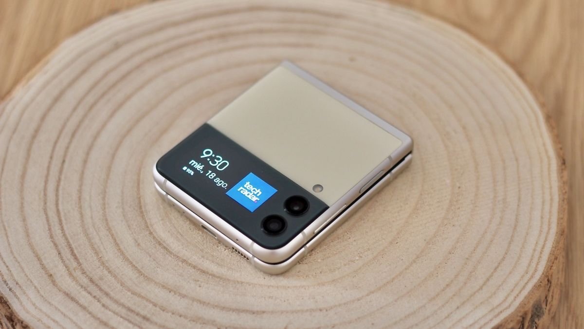 Ora anche il Samsung Galaxy Z Flip 4 sembra essere completamente trapelato