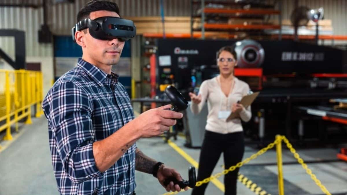 Lenovo ThinkReality VRX wants to help your company adopt virtual reality