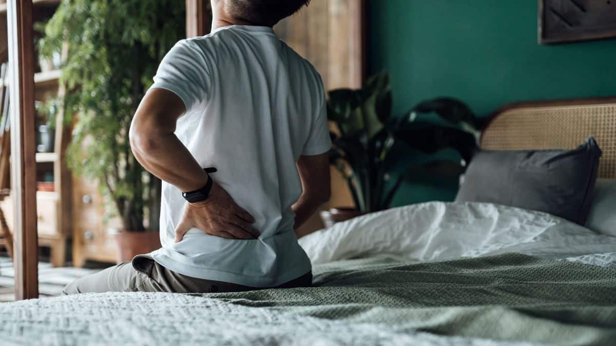 Какой матрас полезен при болях в спине?