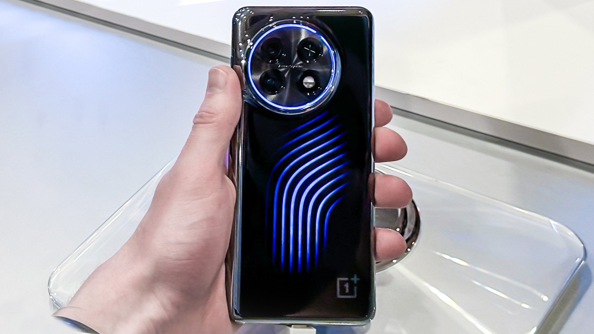 Hintergrundbeleuchtung des OnePlus 11 Concept-Telefons
