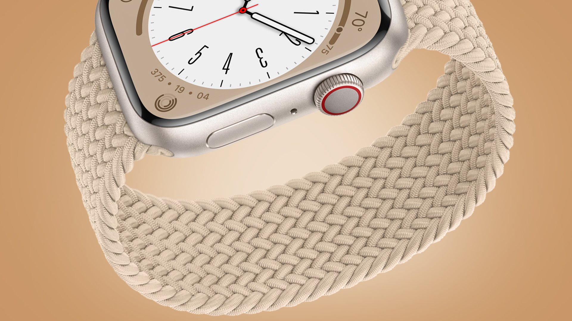 Un Apple Watch 8 su sfondo beige